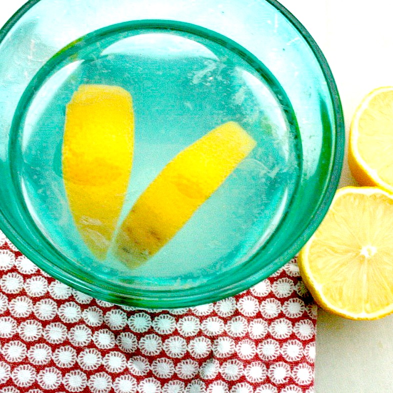 warm-lemon-water-everyday-Essential-morning-routine-healthy-habits